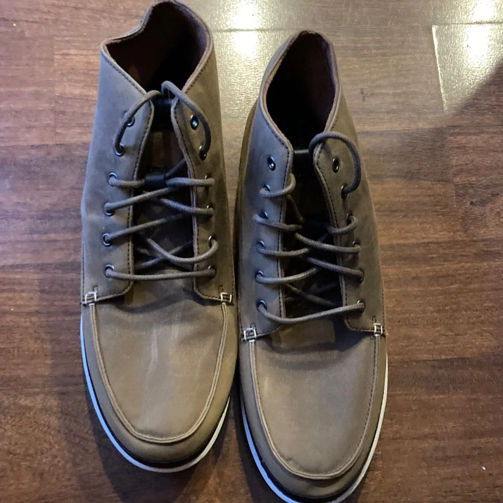 Olukai Men's Brown Casual Shoes Sz 11.5